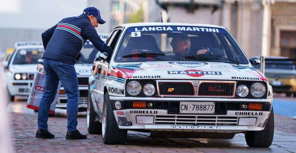 Miki Biasion lidera un encuentro con 130 Lancia Delta en Turín