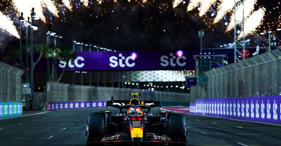 Doblete de Red Bull en Jeddah. Alonso se queda sin podio por incumplimiento de sanción