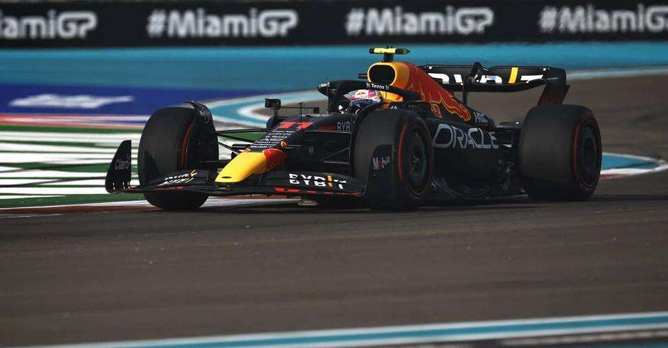 Leclerc regala la pole a Checo Pérez en el GP de Miami