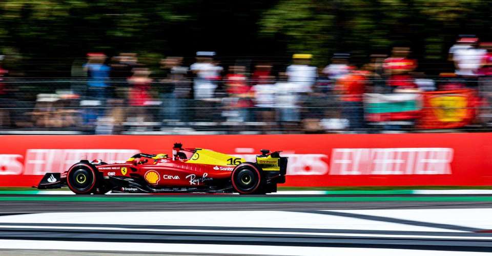 Charles Leclerc gana la pole frente a los tifosi en Monza