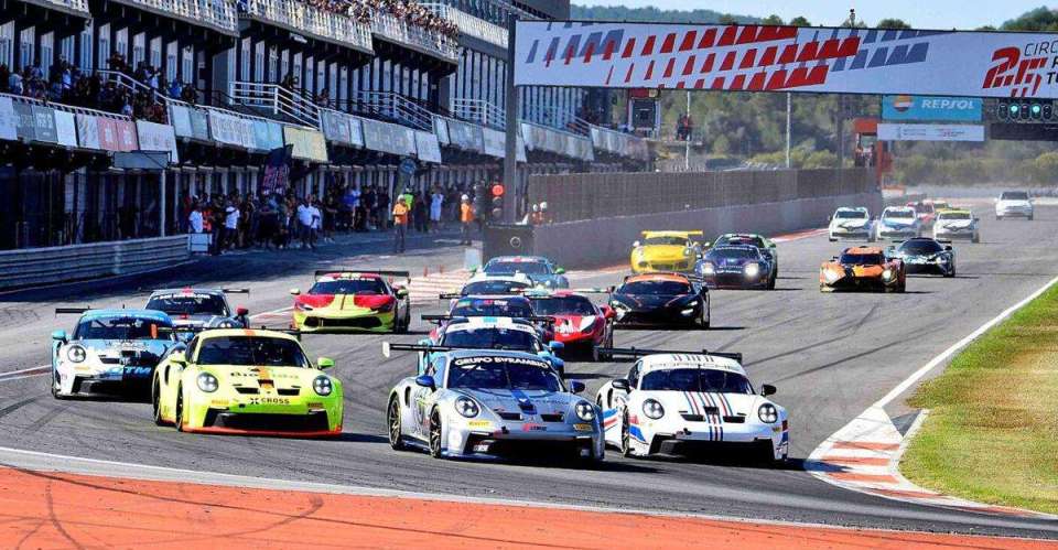 Martins y Svepes se proclaman campeones del GT-CET en Valencia