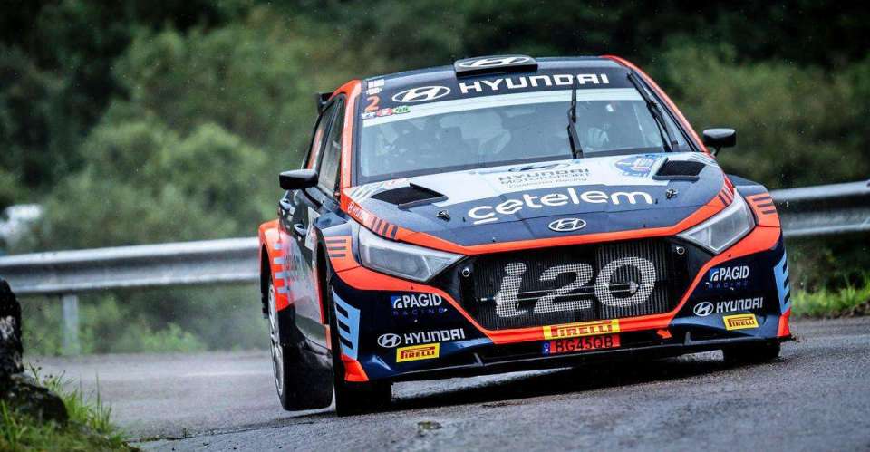 Efrén Llarena y Sergi Pérez vuelven a la carga en el Rallye Villa de Llanes