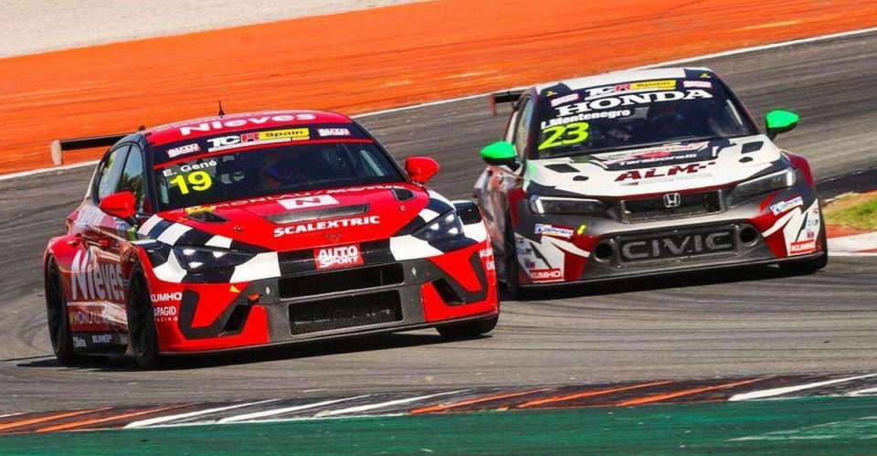 Victorias de Montenegro y Brickley en la tercera ronda del TCR Spain en Valencia