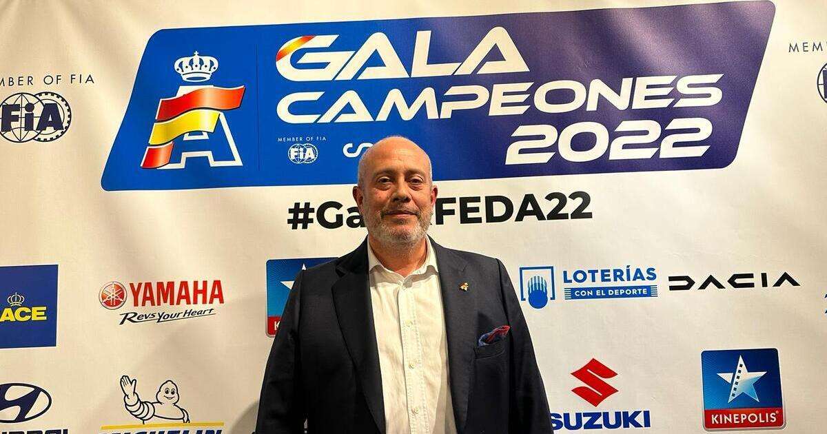 Juan López Frade recibe la insignia de oro de la Real Federación de Automovilismo 