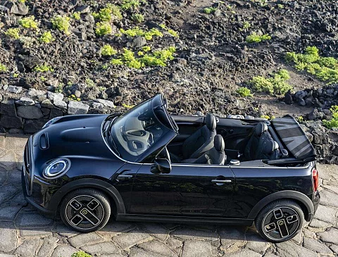 Mini Cooper SE Cabrio: el primer Mini eléctrico descapotable, limitado a  999 unidades