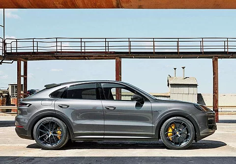 Porsche: Porsche Cayenne 2023: un SUV más potente, más deportivo y más  eléctrico